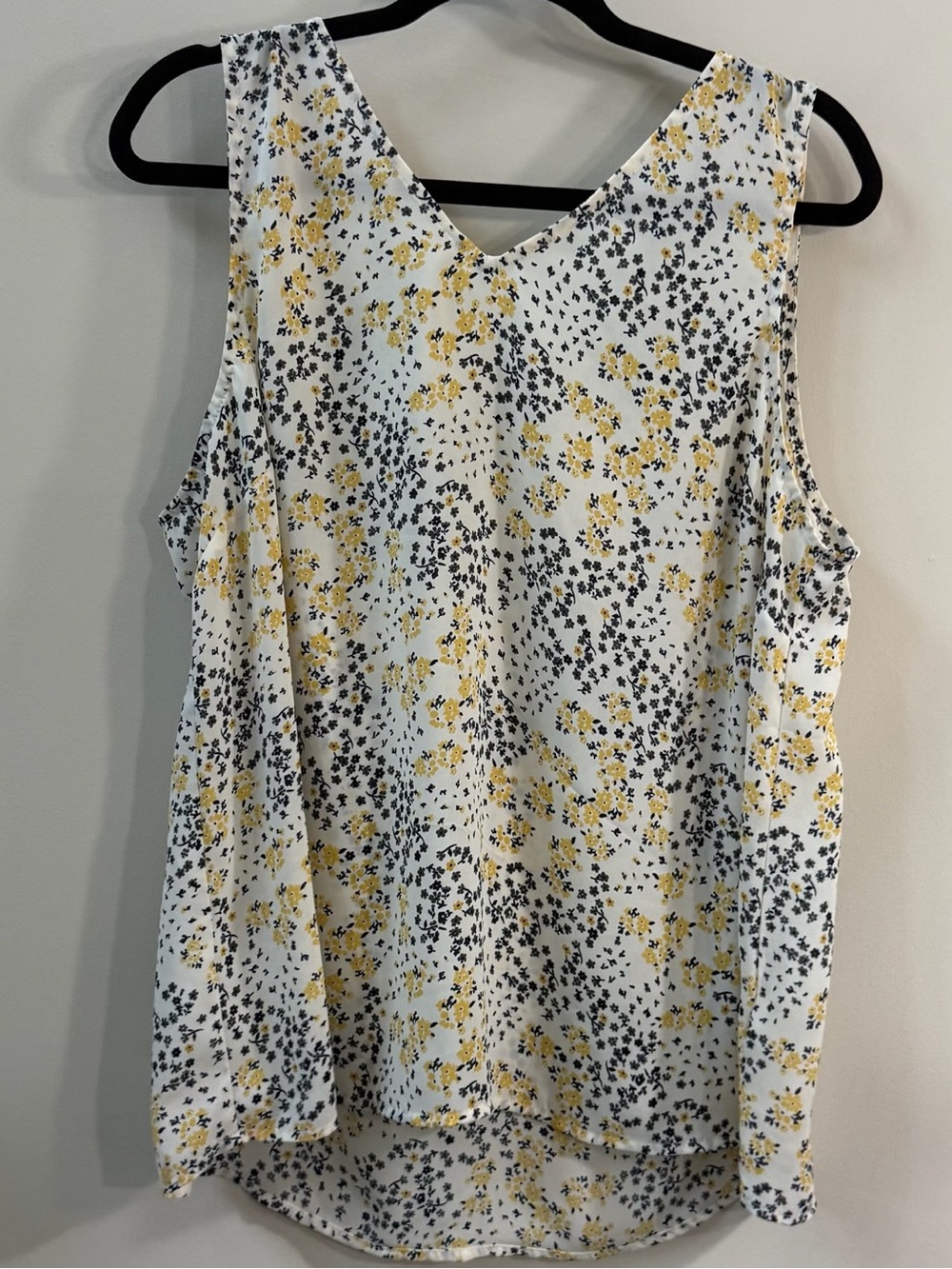 Maurices Ivory Yellow Floral Sleeveless Blouse Size 0